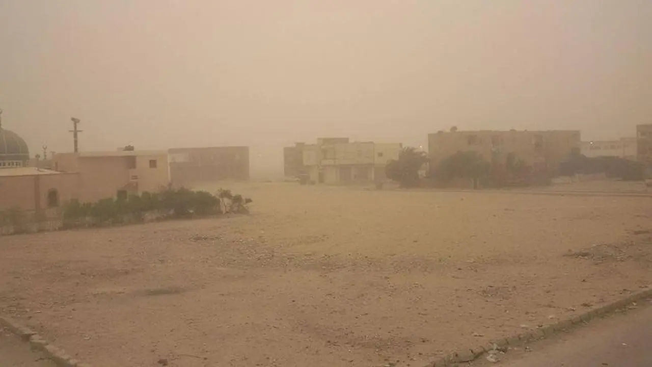 الأرصاد تحذر من استمرار نشاط رياح الخماسين والأتربة في عدة مناطق بالمملكة